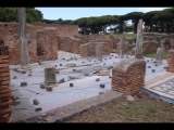 02107 ostia - regio ii - insula viii - domus di apuleio (ii,viii,5) - raum h - atrium - bli ri nordwesten - 05-2019.jpg